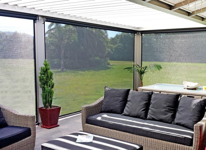 How to Choose the Best Outdoor Blinds for Use Year-Round