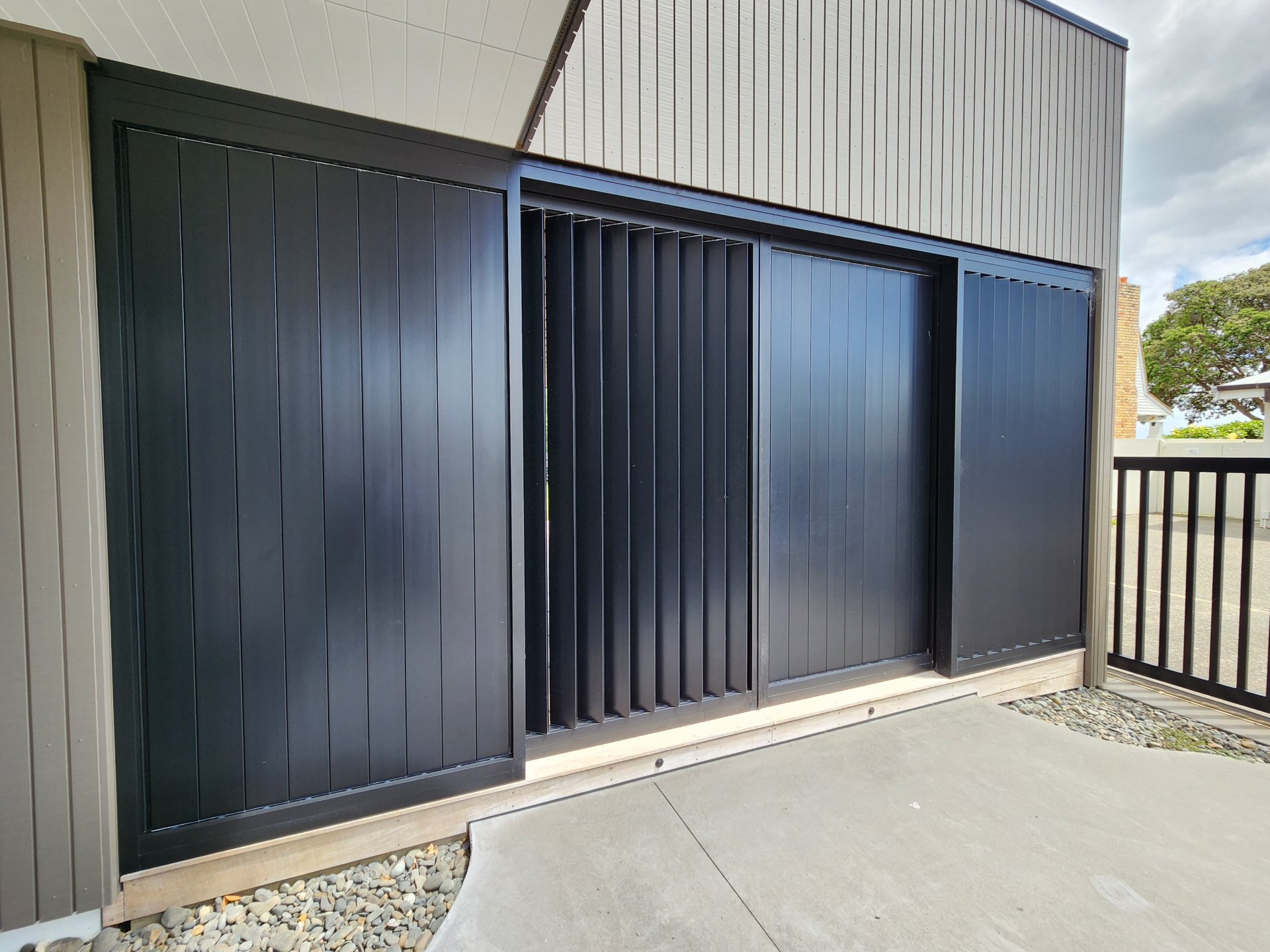 Hand Operable Louvre Panels (Spiral Pivot)