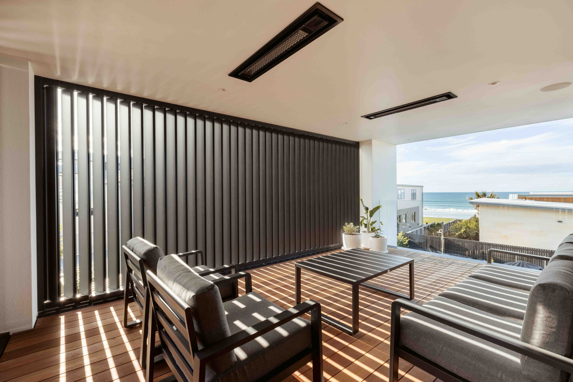 Hi-Span Operable Louvre Balustrade Infills (Spiral Pivot)