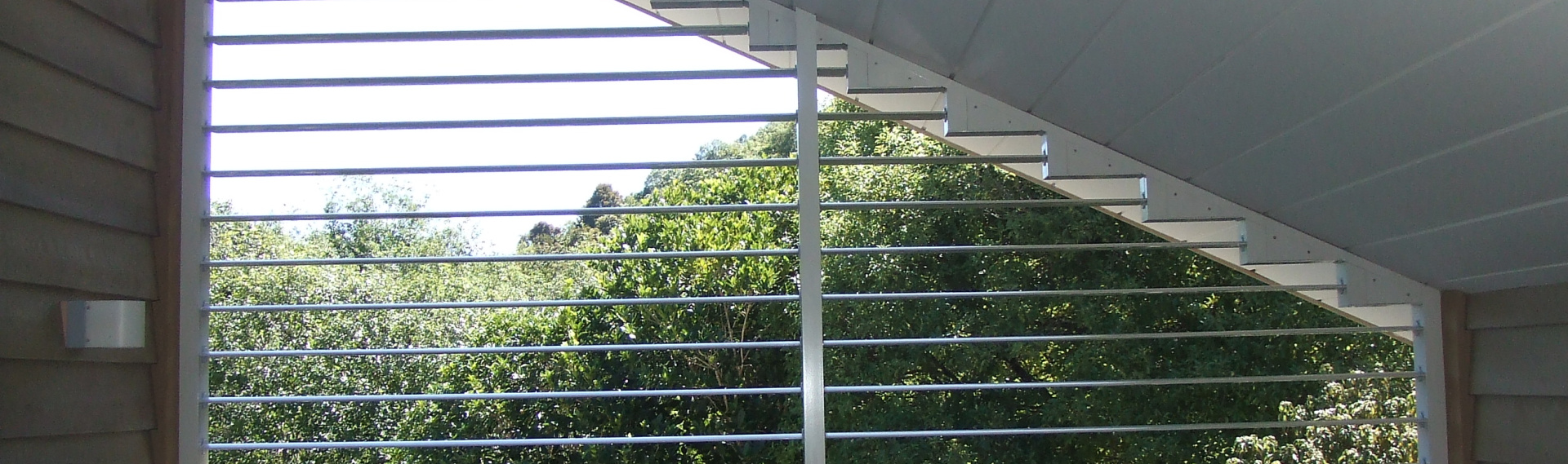 Raking Louvres by Louvretec