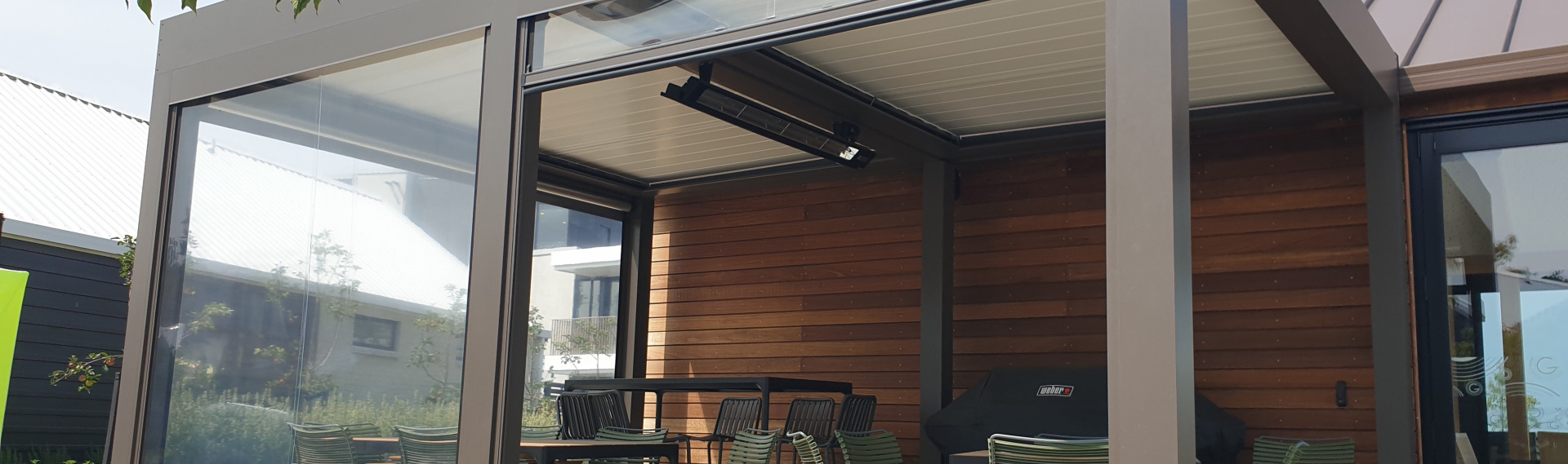 Red Beach MetLife Care Outdoor Room