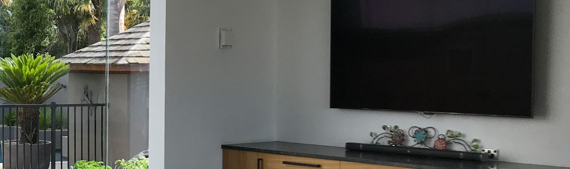 Full height glass panel