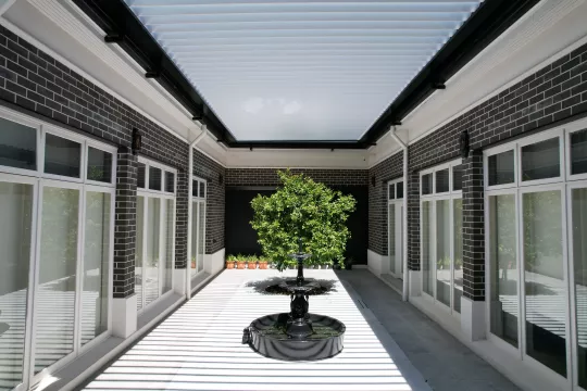 Opening Roof creating an Outdoor Room. By Louvretec Adelaide | Yeltana
