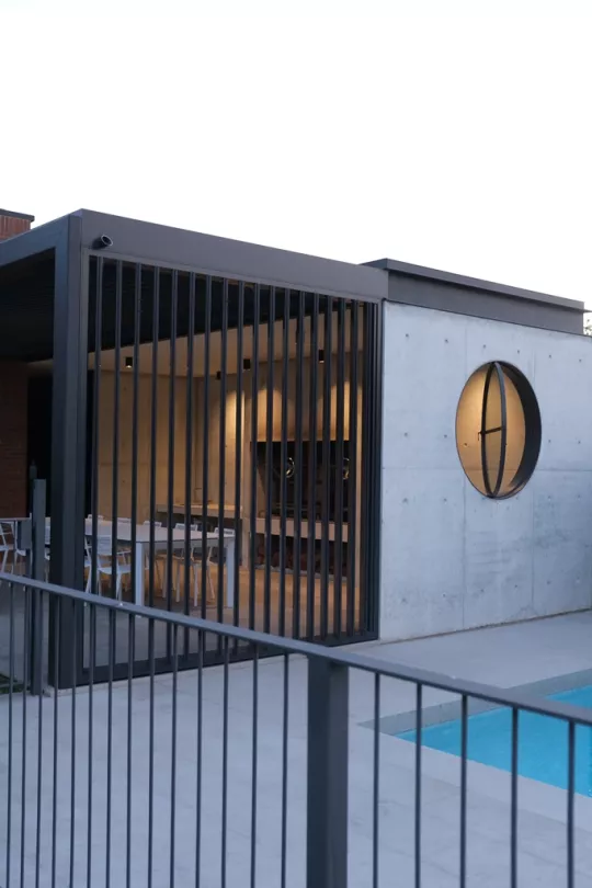 Opening Roof creating an Outdoor Room. By Louvretec Adelaide | Yeltana